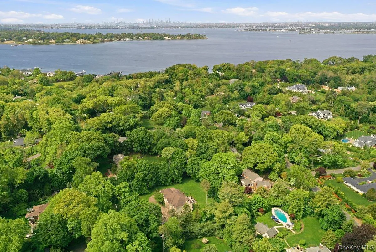 31 Cornwall Lane, North Hempstead, NY, 6 Bedrooms Bedrooms, 10 Rooms Rooms,4 BathroomsBathrooms,Residential Lease,For Rent,Cornwall,0,997062 31 Cornwall Lane, North Hempstead, NY, 6 Bedrooms Bedrooms, 10 Rooms Rooms,4 BathroomsBathrooms,Residential Lease,For Rent,Cornwall,0,997062