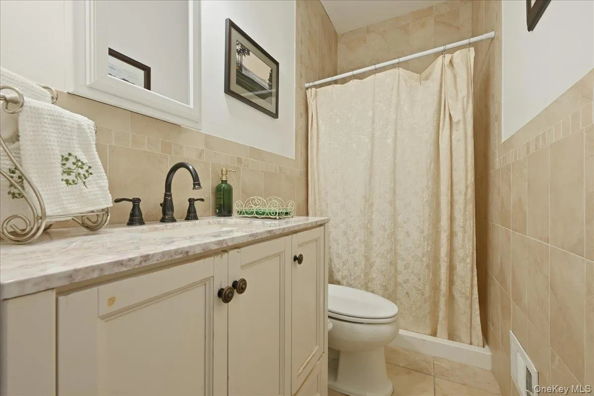31 Cornwall Lane, North Hempstead, NY, 6 Bedrooms Bedrooms, 10 Rooms Rooms,4 BathroomsBathrooms,Residential Lease,For Rent,Cornwall,0,997062 31 Cornwall Lane, North Hempstead, NY, 6 Bedrooms Bedrooms, 10 Rooms Rooms,4 BathroomsBathrooms,Residential Lease,For Rent,Cornwall,0,997062