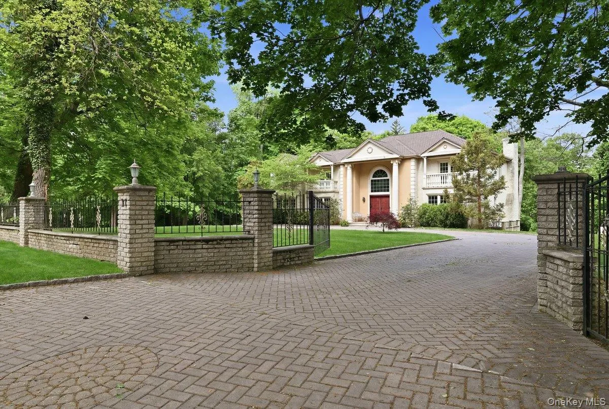 31 Cornwall Lane, North Hempstead, NY, 6 Bedrooms Bedrooms, 10 Rooms Rooms,4 BathroomsBathrooms,Residential Lease,For Rent,Cornwall,0,997062 31 Cornwall Lane, North Hempstead, NY, 6 Bedrooms Bedrooms, 10 Rooms Rooms,4 BathroomsBathrooms,Residential Lease,For Rent,Cornwall,0,997062
