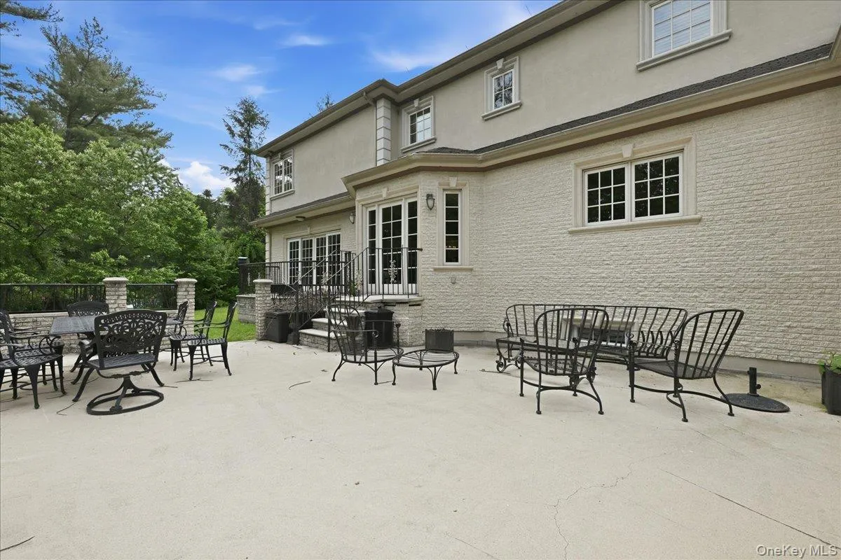31 Cornwall Lane, North Hempstead, NY, 6 Bedrooms Bedrooms, 10 Rooms Rooms,4 BathroomsBathrooms,Residential Lease,For Rent,Cornwall,0,997062 31 Cornwall Lane, North Hempstead, NY, 6 Bedrooms Bedrooms, 10 Rooms Rooms,4 BathroomsBathrooms,Residential Lease,For Rent,Cornwall,0,997062