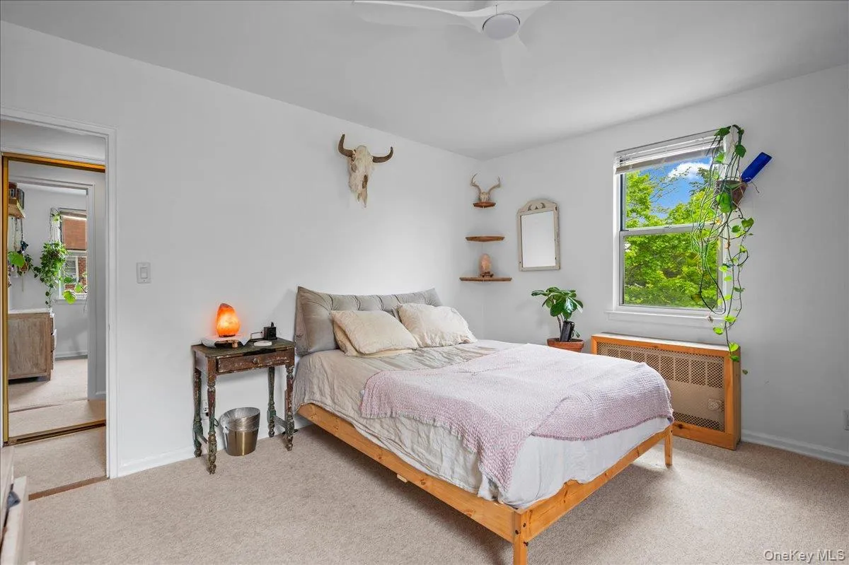 Spacious bedroom Spacious bedroom