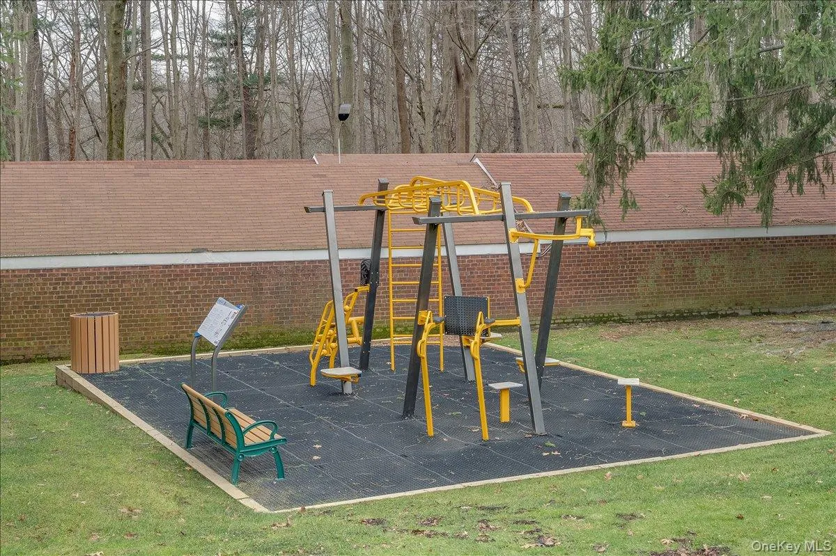 Outdoor fitness station Outdoor fitness station