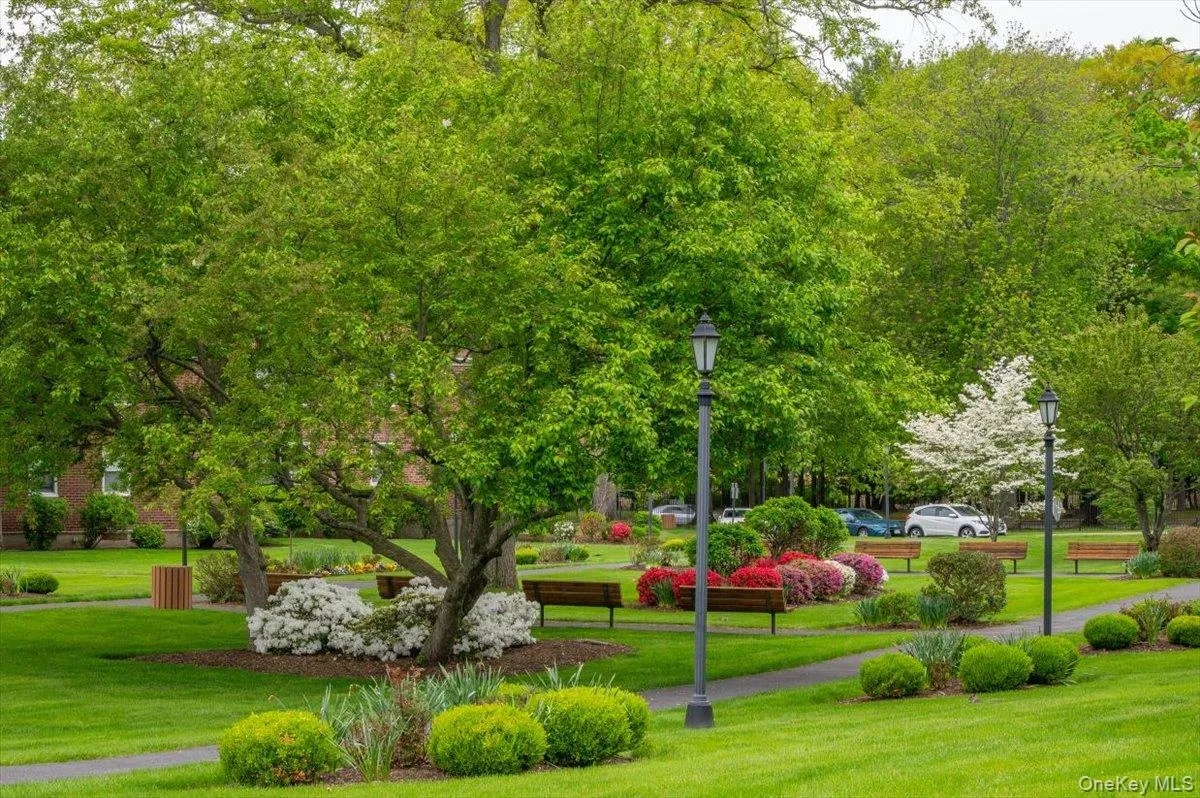 Beautifully landscaped property Beautifully landscaped property