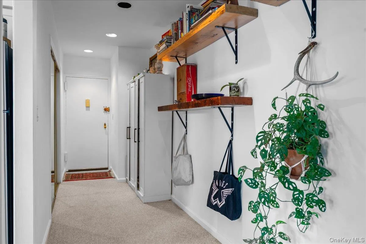 Spacious foyer with double closet Spacious foyer with double closet