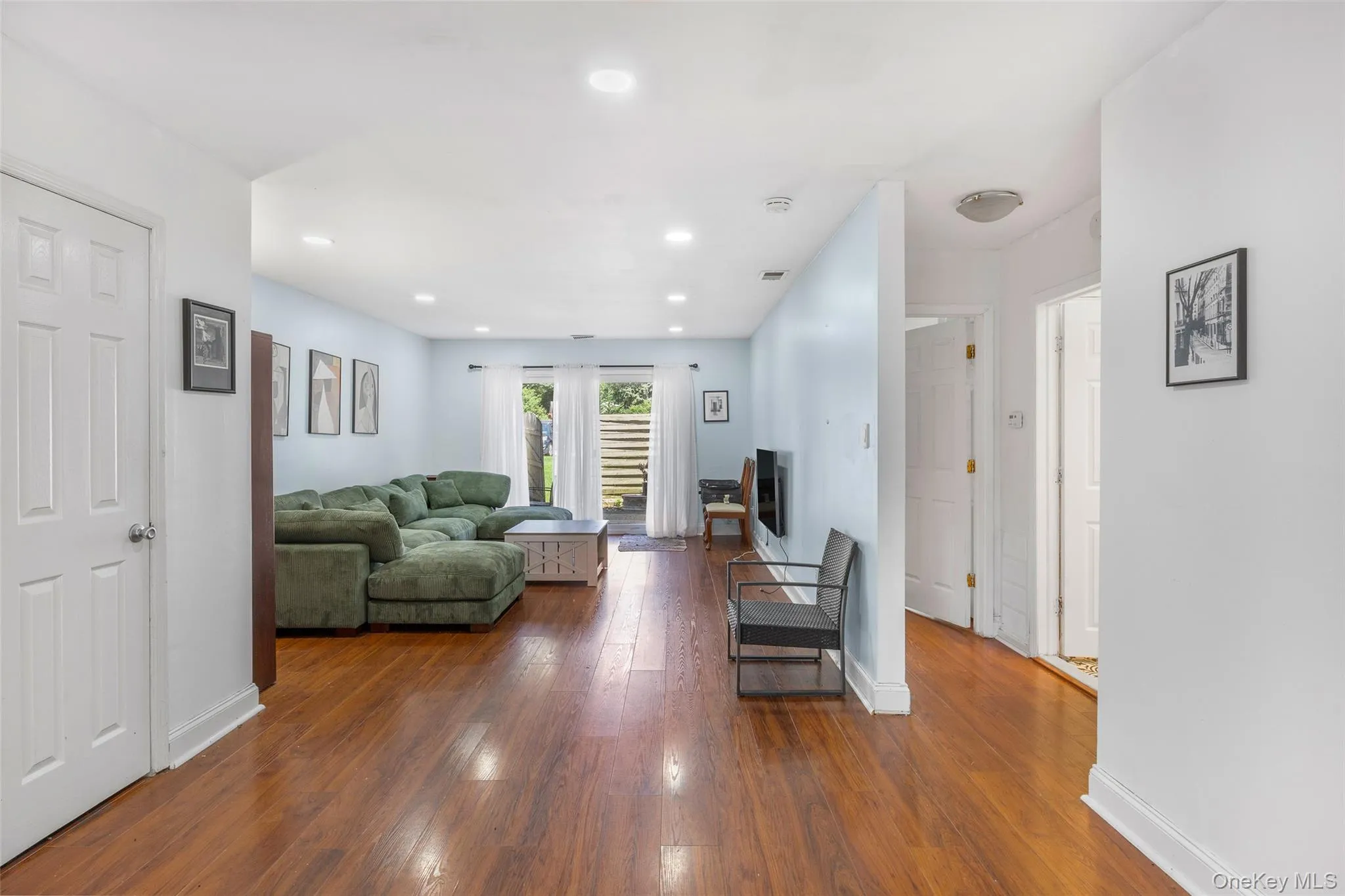 655 Middle Country Road, Brookhaven, NY, 1 Bedroom Bedrooms, 4 Rooms Rooms,1 BathroomBathrooms,Residential Sale,For Rent,Middle Country,0,997080 655 Middle Country Road, Brookhaven, NY, 1 Bedroom Bedrooms, 4 Rooms Rooms,1 BathroomBathrooms,Residential Sale,For Rent,Middle Country,0,997080