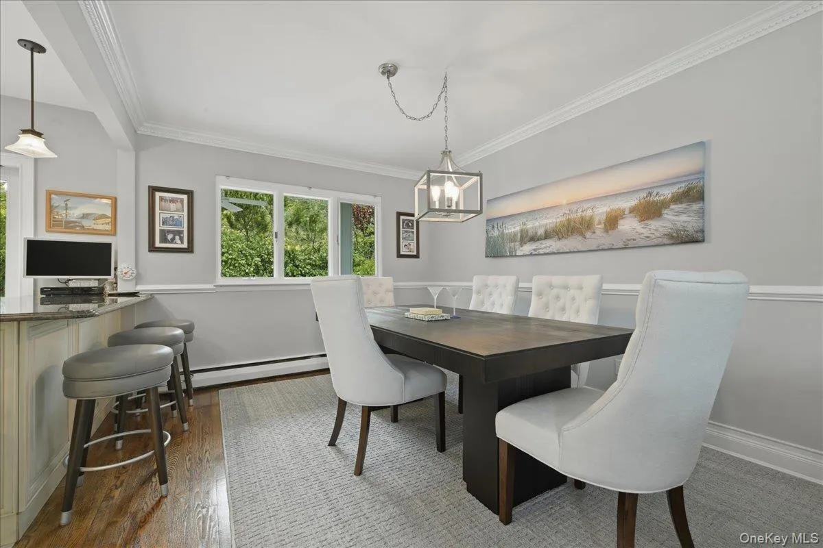 DINING ROOM DINING ROOM