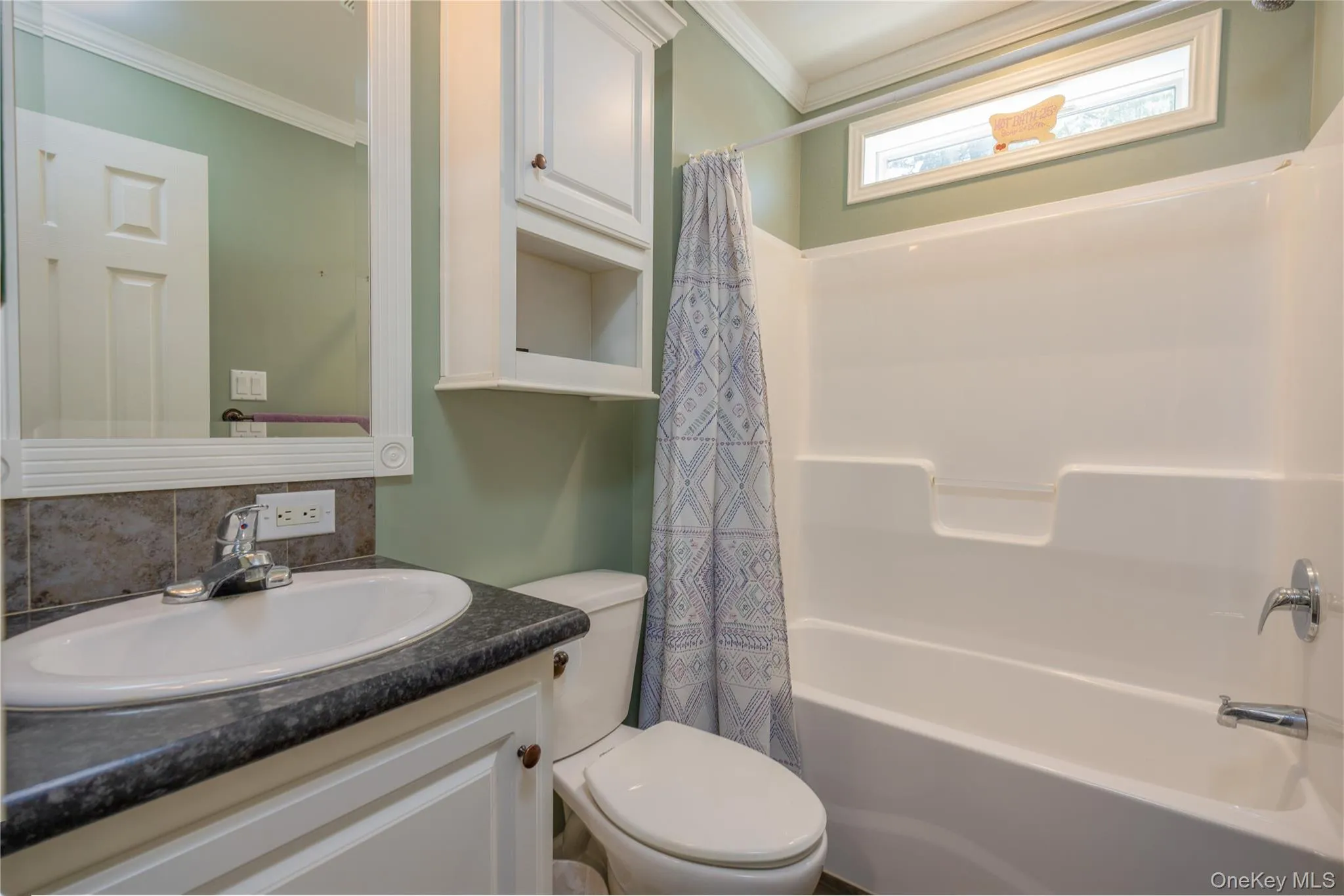13 - Main bathroom 13 - Main bathroom