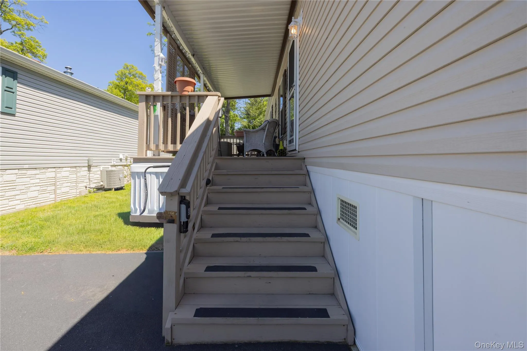 18 - Steps to the deck 18 - Steps to the deck
