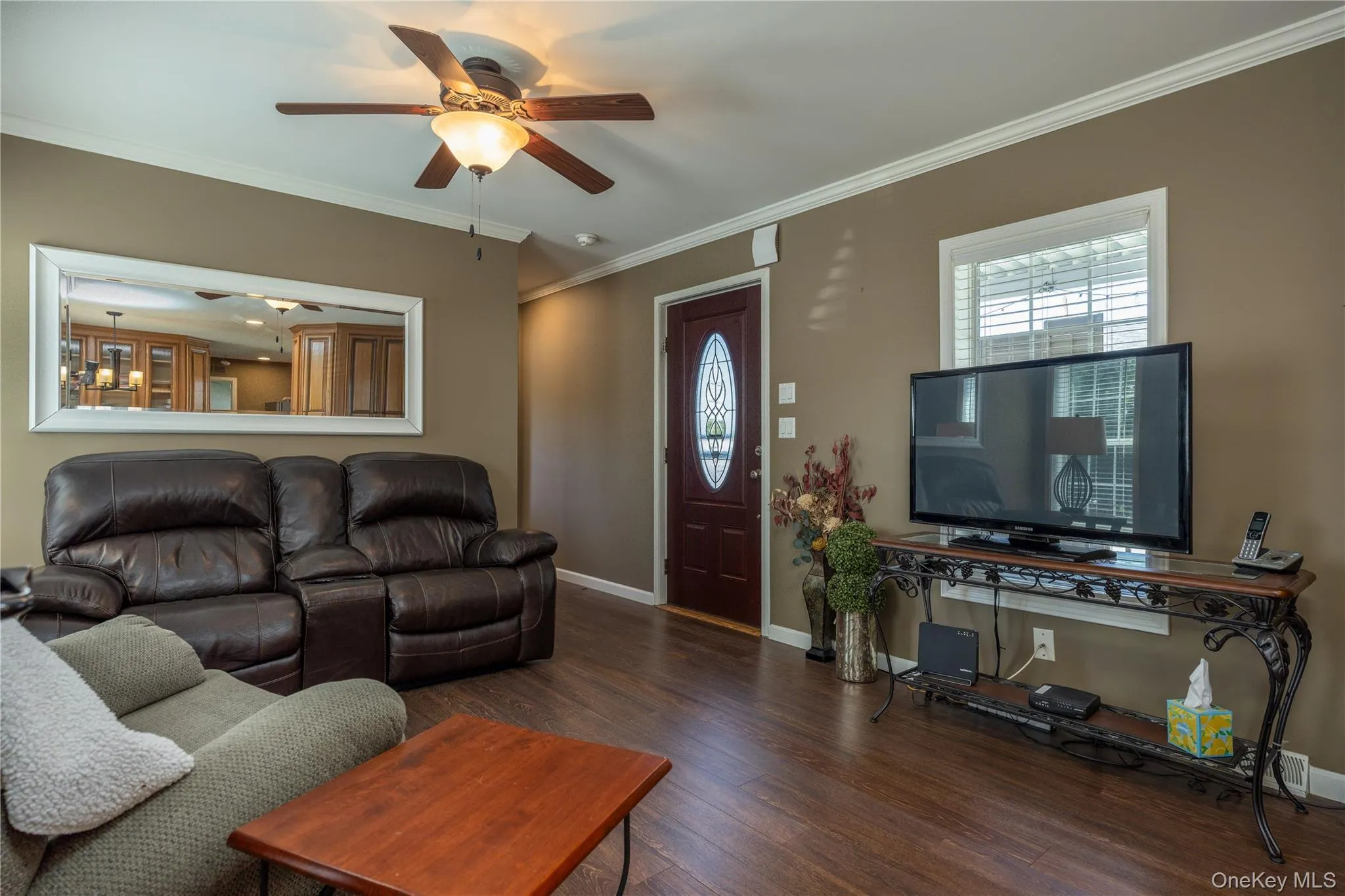 3 - Ceiling fan in the living room 3 - Ceiling fan in the living room