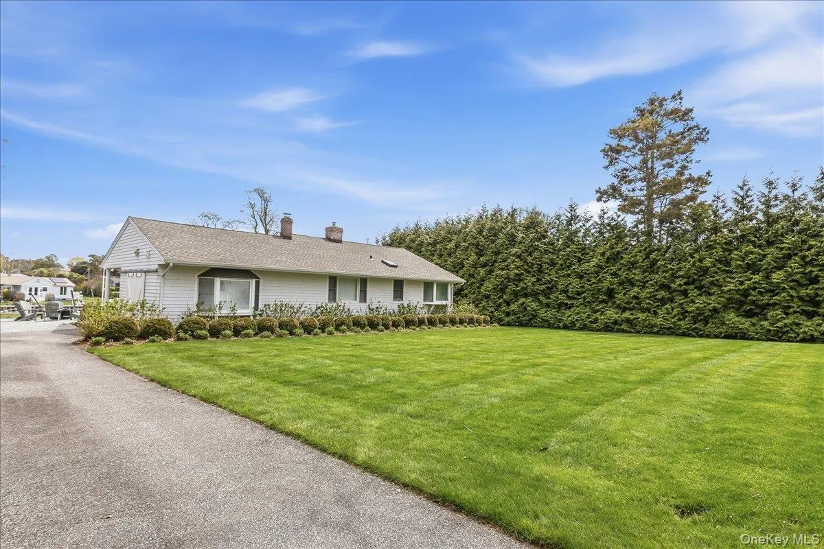 15 Gardners Lane, Southampton, NY, 3 Bedrooms Bedrooms, 7 Rooms Rooms,2 BathroomsBathrooms,Residential Lease,For Rent,Gardners,0,997106 15 Gardners Lane, Southampton, NY, 3 Bedrooms Bedrooms, 7 Rooms Rooms,2 BathroomsBathrooms,Residential Lease,For Rent,Gardners,0,997106