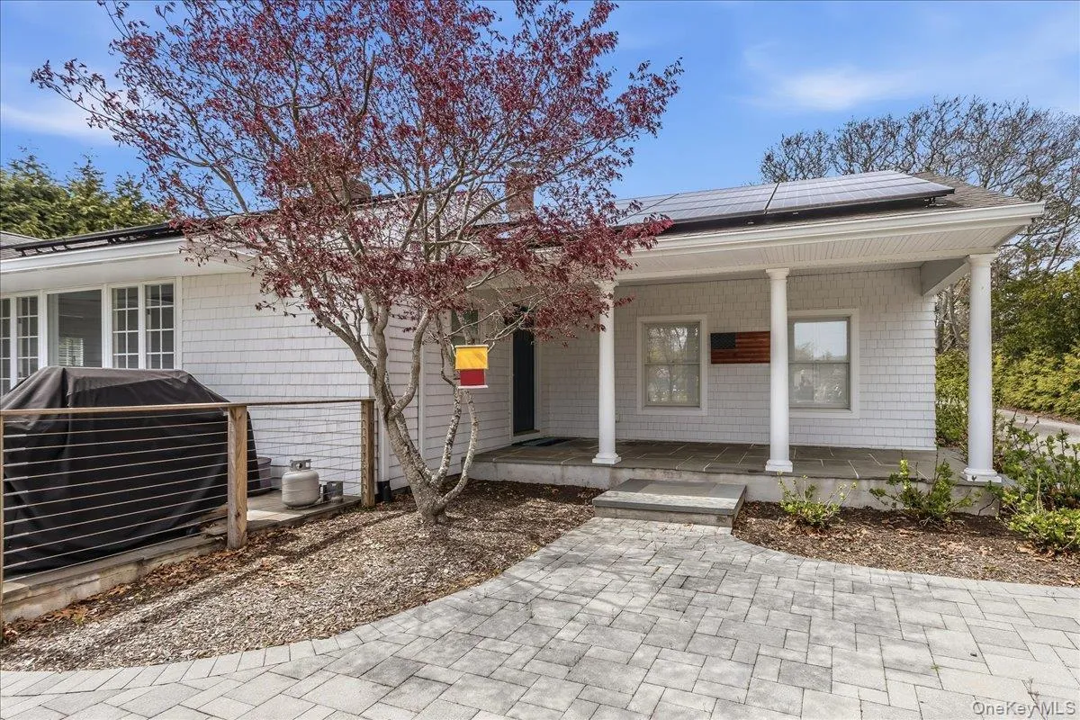15 Gardners Lane, Southampton, NY, 3 Bedrooms Bedrooms, 7 Rooms Rooms,2 BathroomsBathrooms,Residential Lease,For Rent,Gardners,0,997106 15 Gardners Lane, Southampton, NY, 3 Bedrooms Bedrooms, 7 Rooms Rooms,2 BathroomsBathrooms,Residential Lease,For Rent,Gardners,0,997106
