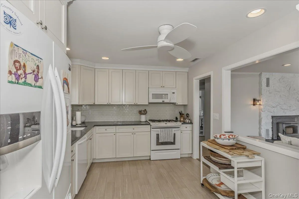 15 Gardners Lane, Southampton, NY, 3 Bedrooms Bedrooms, 7 Rooms Rooms,2 BathroomsBathrooms,Residential Lease,For Rent,Gardners,0,997106 15 Gardners Lane, Southampton, NY, 3 Bedrooms Bedrooms, 7 Rooms Rooms,2 BathroomsBathrooms,Residential Lease,For Rent,Gardners,0,997106