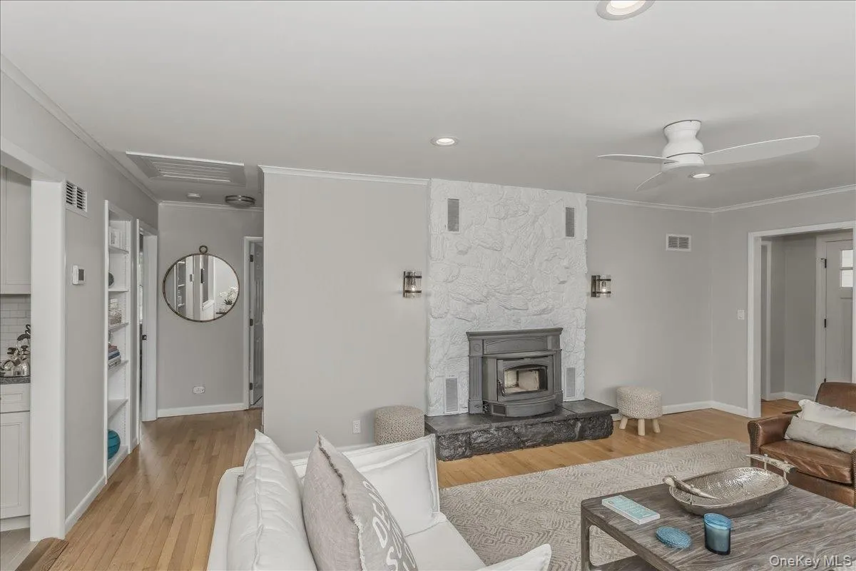 15 Gardners Lane, Southampton, NY, 3 Bedrooms Bedrooms, 7 Rooms Rooms,2 BathroomsBathrooms,Residential Lease,For Rent,Gardners,0,997106 15 Gardners Lane, Southampton, NY, 3 Bedrooms Bedrooms, 7 Rooms Rooms,2 BathroomsBathrooms,Residential Lease,For Rent,Gardners,0,997106