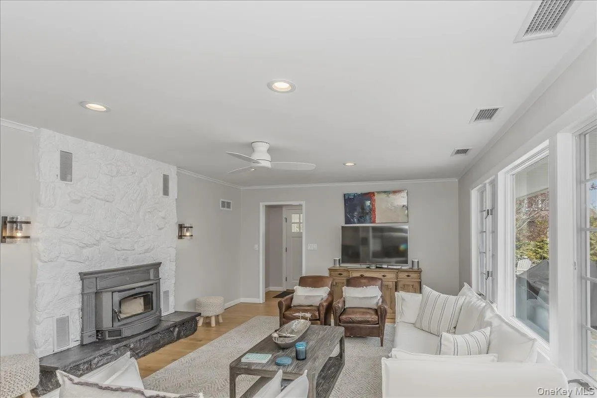 15 Gardners Lane, Southampton, NY, 3 Bedrooms Bedrooms, 7 Rooms Rooms,2 BathroomsBathrooms,Residential Lease,For Rent,Gardners,0,997106 15 Gardners Lane, Southampton, NY, 3 Bedrooms Bedrooms, 7 Rooms Rooms,2 BathroomsBathrooms,Residential Lease,For Rent,Gardners,0,997106