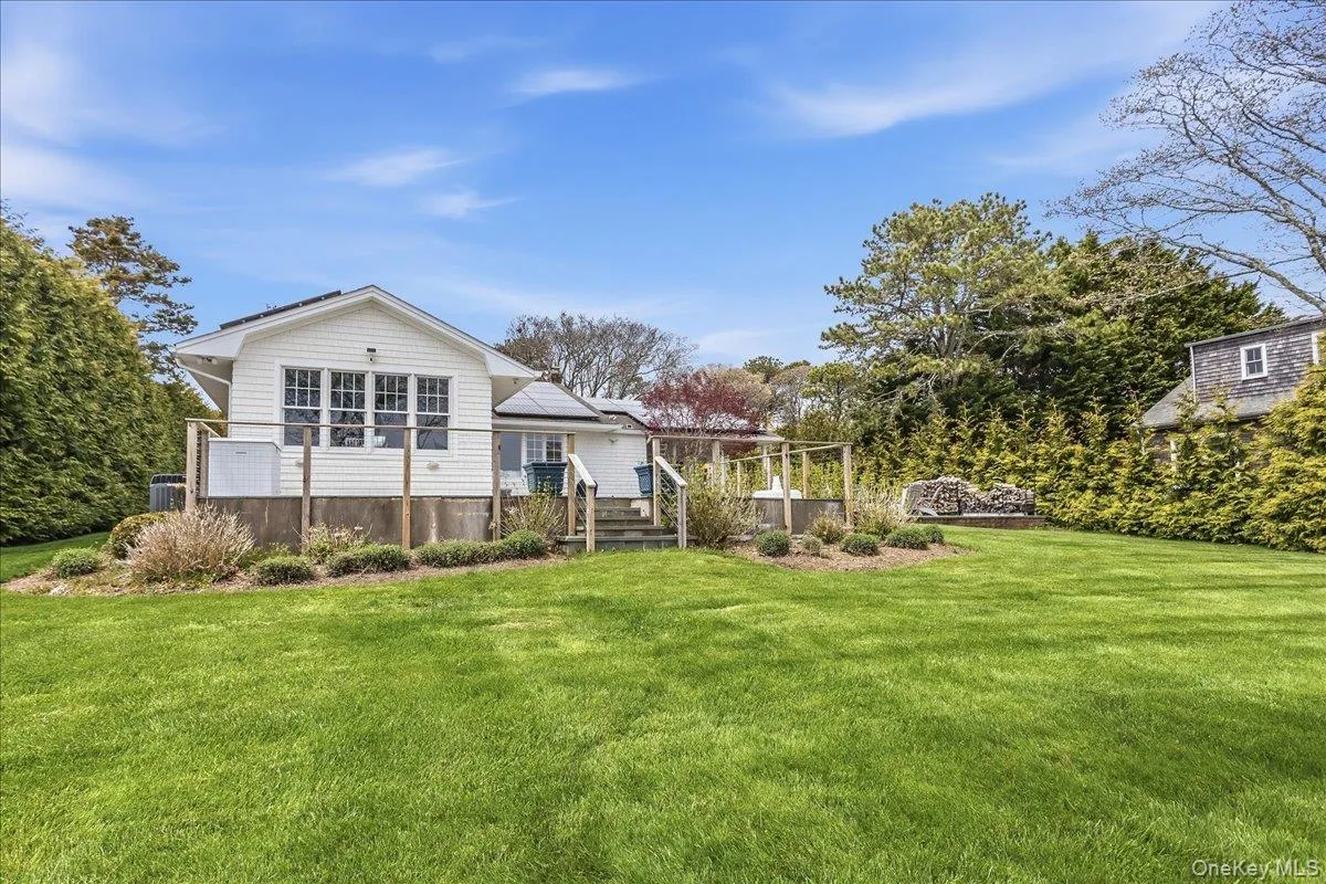 15 Gardners Lane, Southampton, NY, 3 Bedrooms Bedrooms, 7 Rooms Rooms,2 BathroomsBathrooms,Residential Lease,For Rent,Gardners,0,997106 15 Gardners Lane, Southampton, NY, 3 Bedrooms Bedrooms, 7 Rooms Rooms,2 BathroomsBathrooms,Residential Lease,For Rent,Gardners,0,997106