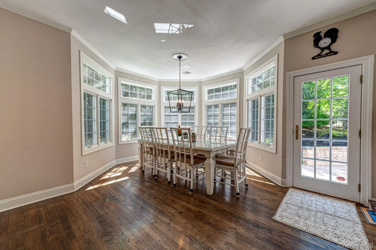 Large dining area Large dining area