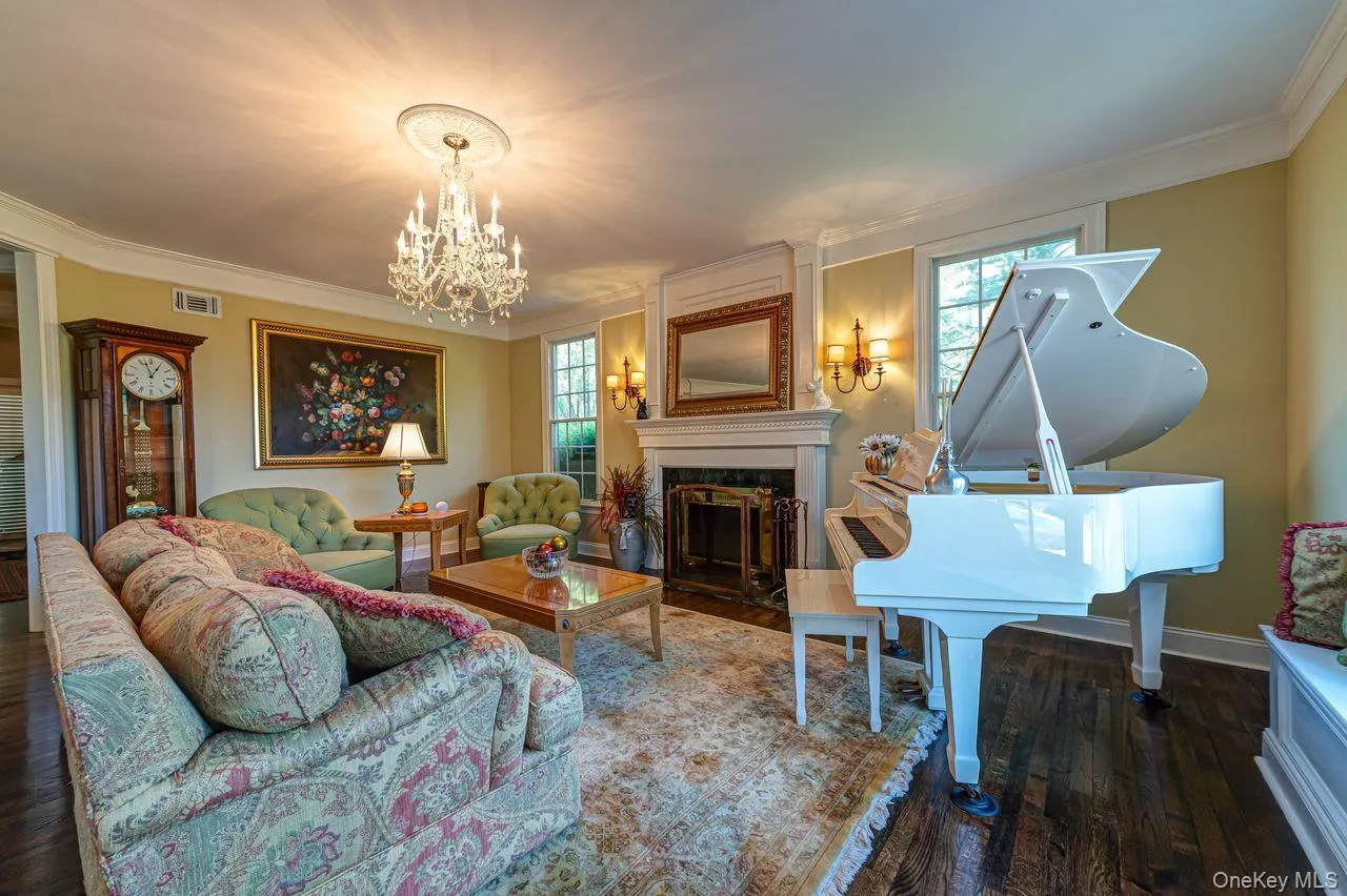 Custom moldings and fireplace Custom moldings and fireplace