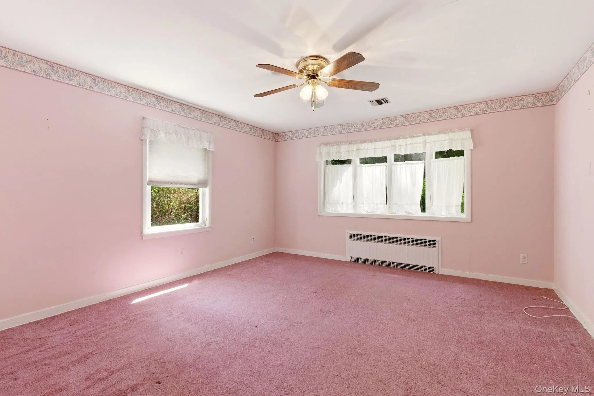 1st floor master-sized en-suite with full bath 1st floor master-sized en-suite with full bath