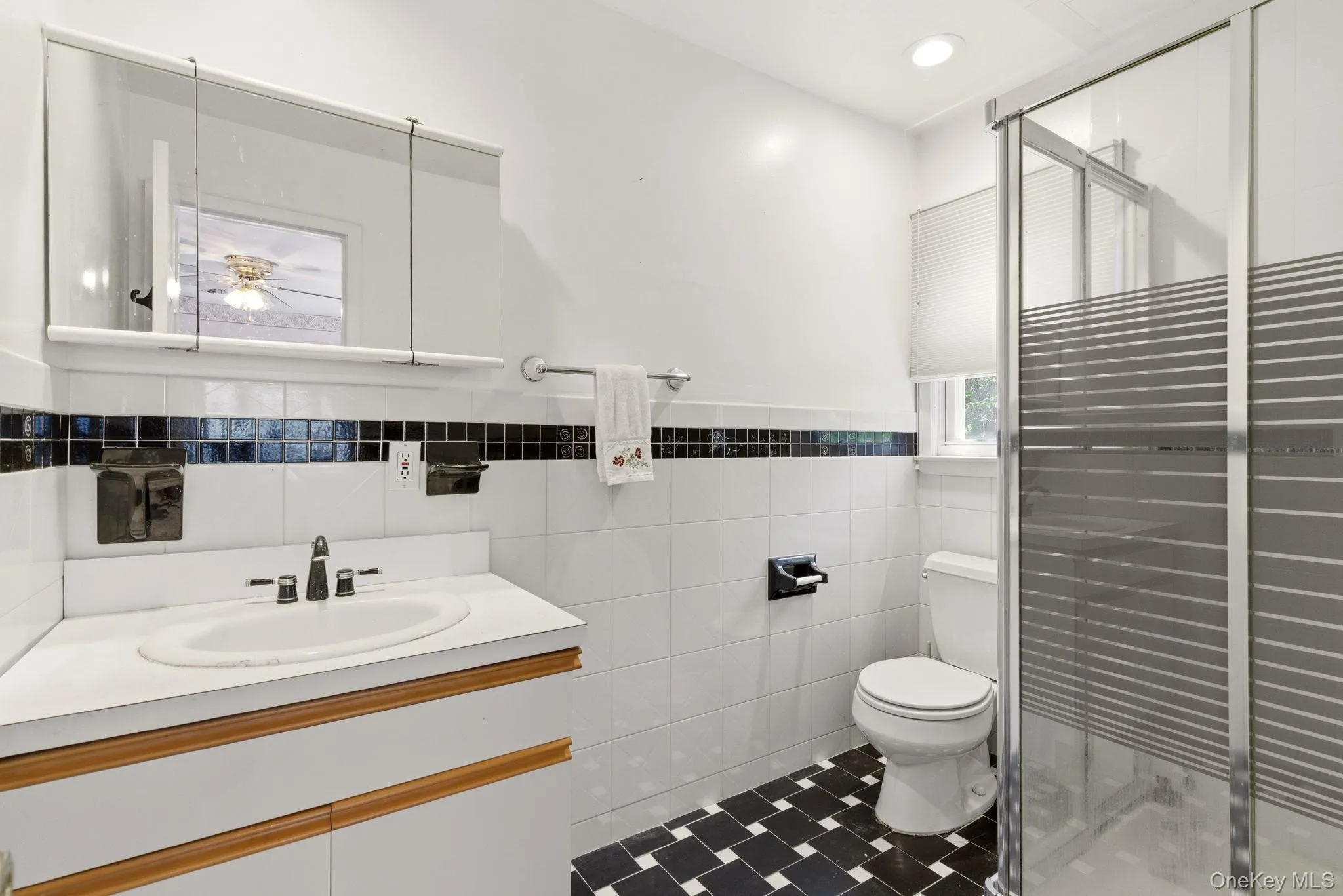 1st floor master-sized ensuite bath 1st floor master-sized ensuite bath