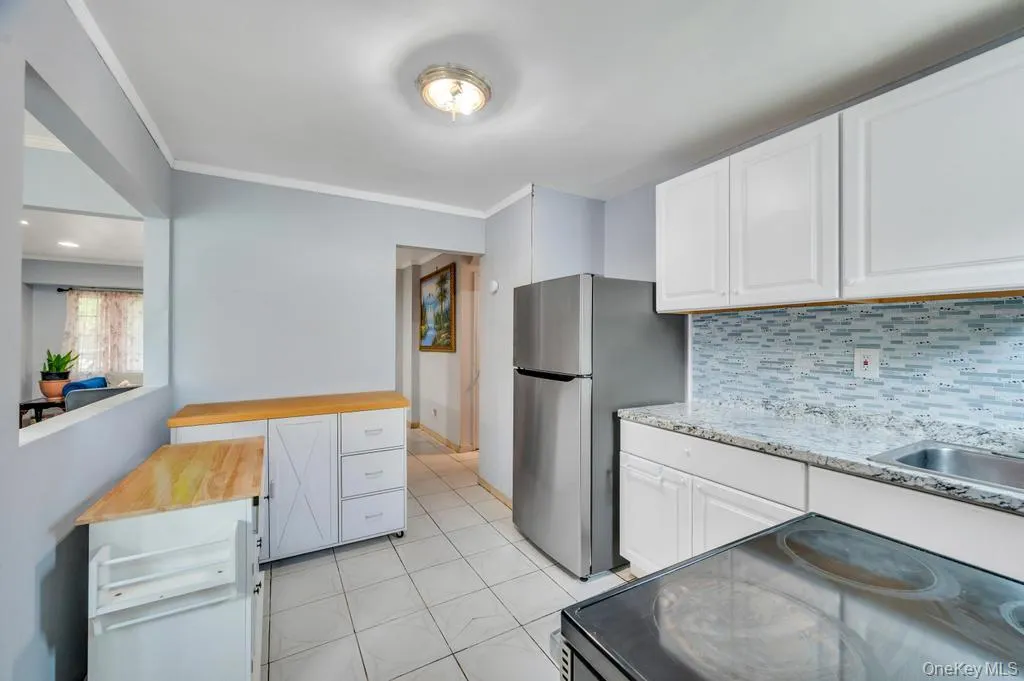 1050 Stewart Avenue, Oyster Bay, NY, 4 Bedrooms Bedrooms, 6 Rooms Rooms,2 BathroomsBathrooms,Residential,For Rent,Stewart,0,997115 1050 Stewart Avenue, Oyster Bay, NY, 4 Bedrooms Bedrooms, 6 Rooms Rooms,2 BathroomsBathrooms,Residential,For Rent,Stewart,0,997115