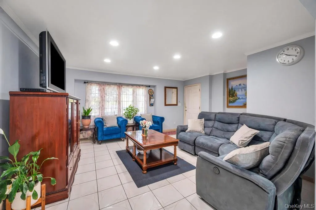 1050 Stewart Avenue, Oyster Bay, NY, 4 Bedrooms Bedrooms, 6 Rooms Rooms,2 BathroomsBathrooms,Residential,For Rent,Stewart,0,997115 1050 Stewart Avenue, Oyster Bay, NY, 4 Bedrooms Bedrooms, 6 Rooms Rooms,2 BathroomsBathrooms,Residential,For Rent,Stewart,0,997115