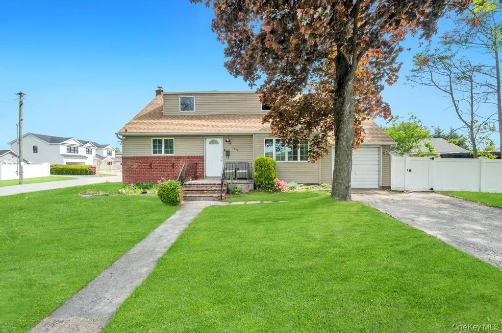 1050 Stewart Avenue, Oyster Bay, NY, 4 Bedrooms Bedrooms, 6 Rooms Rooms,2 BathroomsBathrooms,Residential,For Rent,Stewart,0,997115 1050 Stewart Avenue, Oyster Bay, NY, 4 Bedrooms Bedrooms, 6 Rooms Rooms,2 BathroomsBathrooms,Residential,For Rent,Stewart,0,997115