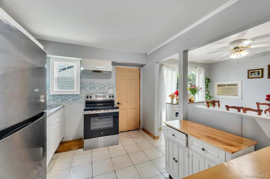 1050 Stewart Avenue, Oyster Bay, NY, 4 Bedrooms Bedrooms, 6 Rooms Rooms,2 BathroomsBathrooms,Residential,For Rent,Stewart,0,997115 1050 Stewart Avenue, Oyster Bay, NY, 4 Bedrooms Bedrooms, 6 Rooms Rooms,2 BathroomsBathrooms,Residential,For Rent,Stewart,0,997115