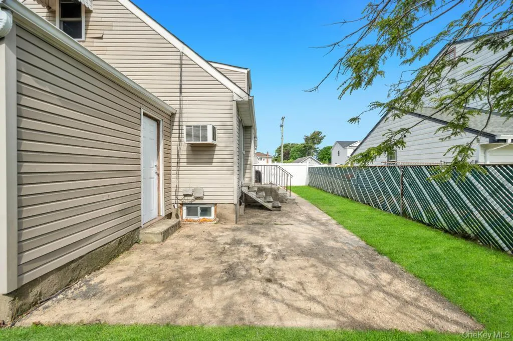 1050 Stewart Avenue, Oyster Bay, NY, 4 Bedrooms Bedrooms, 6 Rooms Rooms,2 BathroomsBathrooms,Residential,For Rent,Stewart,0,997115 1050 Stewart Avenue, Oyster Bay, NY, 4 Bedrooms Bedrooms, 6 Rooms Rooms,2 BathroomsBathrooms,Residential,For Rent,Stewart,0,997115