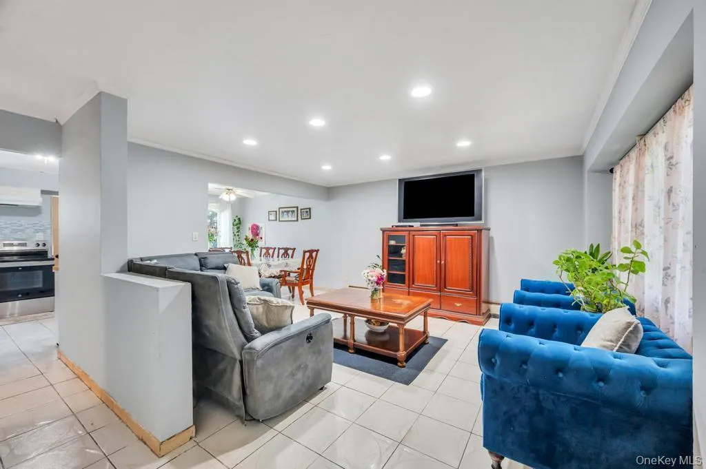 1050 Stewart Avenue, Oyster Bay, NY, 4 Bedrooms Bedrooms, 6 Rooms Rooms,2 BathroomsBathrooms,Residential,For Rent,Stewart,0,997115 1050 Stewart Avenue, Oyster Bay, NY, 4 Bedrooms Bedrooms, 6 Rooms Rooms,2 BathroomsBathrooms,Residential,For Rent,Stewart,0,997115
