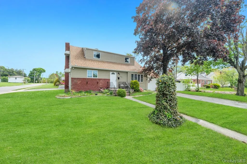 1050 Stewart Avenue, Oyster Bay, NY, 4 Bedrooms Bedrooms, 6 Rooms Rooms,2 BathroomsBathrooms,Residential,For Rent,Stewart,0,997115 1050 Stewart Avenue, Oyster Bay, NY, 4 Bedrooms Bedrooms, 6 Rooms Rooms,2 BathroomsBathrooms,Residential,For Rent,Stewart,0,997115