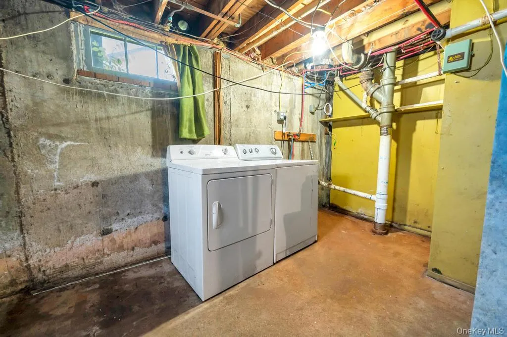 1050 Stewart Avenue, Oyster Bay, NY, 4 Bedrooms Bedrooms, 6 Rooms Rooms,2 BathroomsBathrooms,Residential,For Rent,Stewart,0,997115 1050 Stewart Avenue, Oyster Bay, NY, 4 Bedrooms Bedrooms, 6 Rooms Rooms,2 BathroomsBathrooms,Residential,For Rent,Stewart,0,997115