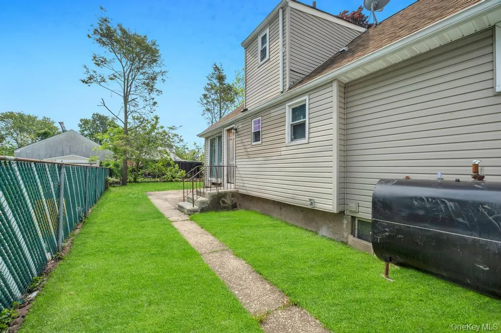 1050 Stewart Avenue, Oyster Bay, NY, 4 Bedrooms Bedrooms, 6 Rooms Rooms,2 BathroomsBathrooms,Residential,For Rent,Stewart,0,997115 1050 Stewart Avenue, Oyster Bay, NY, 4 Bedrooms Bedrooms, 6 Rooms Rooms,2 BathroomsBathrooms,Residential,For Rent,Stewart,0,997115