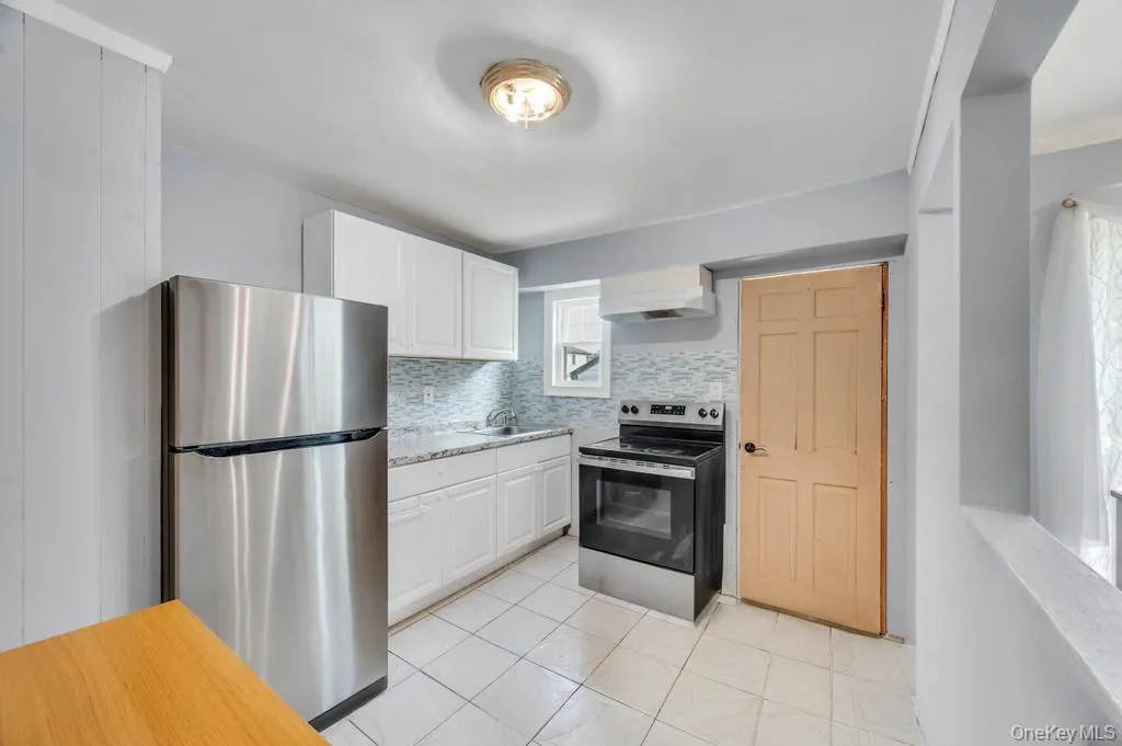 1050 Stewart Avenue, Oyster Bay, NY, 4 Bedrooms Bedrooms, 6 Rooms Rooms,2 BathroomsBathrooms,Residential,For Rent,Stewart,0,997115 1050 Stewart Avenue, Oyster Bay, NY, 4 Bedrooms Bedrooms, 6 Rooms Rooms,2 BathroomsBathrooms,Residential,For Rent,Stewart,0,997115