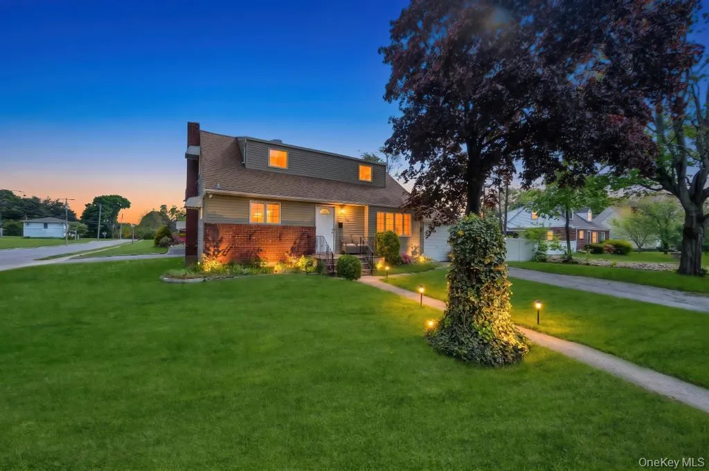 1050 Stewart Avenue, Oyster Bay, NY, 4 Bedrooms Bedrooms, 6 Rooms Rooms,2 BathroomsBathrooms,Residential,For Rent,Stewart,0,997115 1050 Stewart Avenue, Oyster Bay, NY, 4 Bedrooms Bedrooms, 6 Rooms Rooms,2 BathroomsBathrooms,Residential,For Rent,Stewart,0,997115