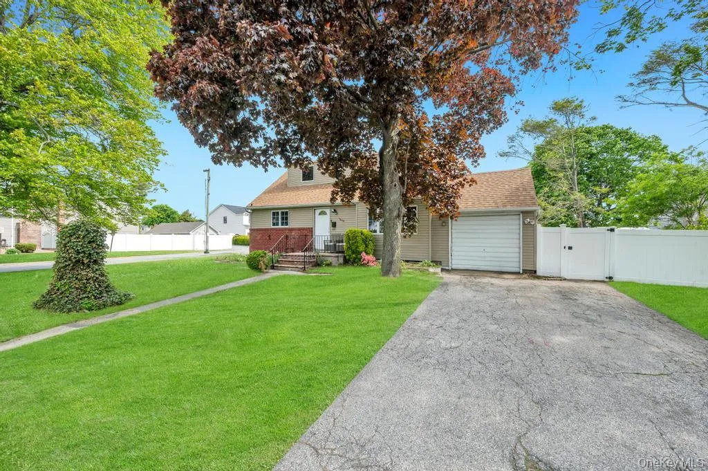 1050 Stewart Avenue, Oyster Bay, NY, 4 Bedrooms Bedrooms, 6 Rooms Rooms,2 BathroomsBathrooms,Residential,For Rent,Stewart,0,997115 1050 Stewart Avenue, Oyster Bay, NY, 4 Bedrooms Bedrooms, 6 Rooms Rooms,2 BathroomsBathrooms,Residential,For Rent,Stewart,0,997115