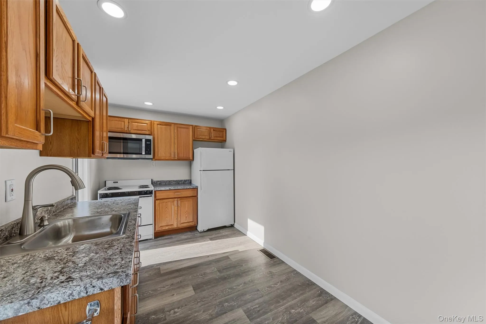 1-18 Willow Way, Rhinebeck, NY, 2 Bedrooms Bedrooms, 5 Rooms Rooms,1 BathroomBathrooms,Residential Lease,For Rent,Willow,0,997117 1-18 Willow Way, Rhinebeck, NY, 2 Bedrooms Bedrooms, 5 Rooms Rooms,1 BathroomBathrooms,Residential Lease,For Rent,Willow,0,997117