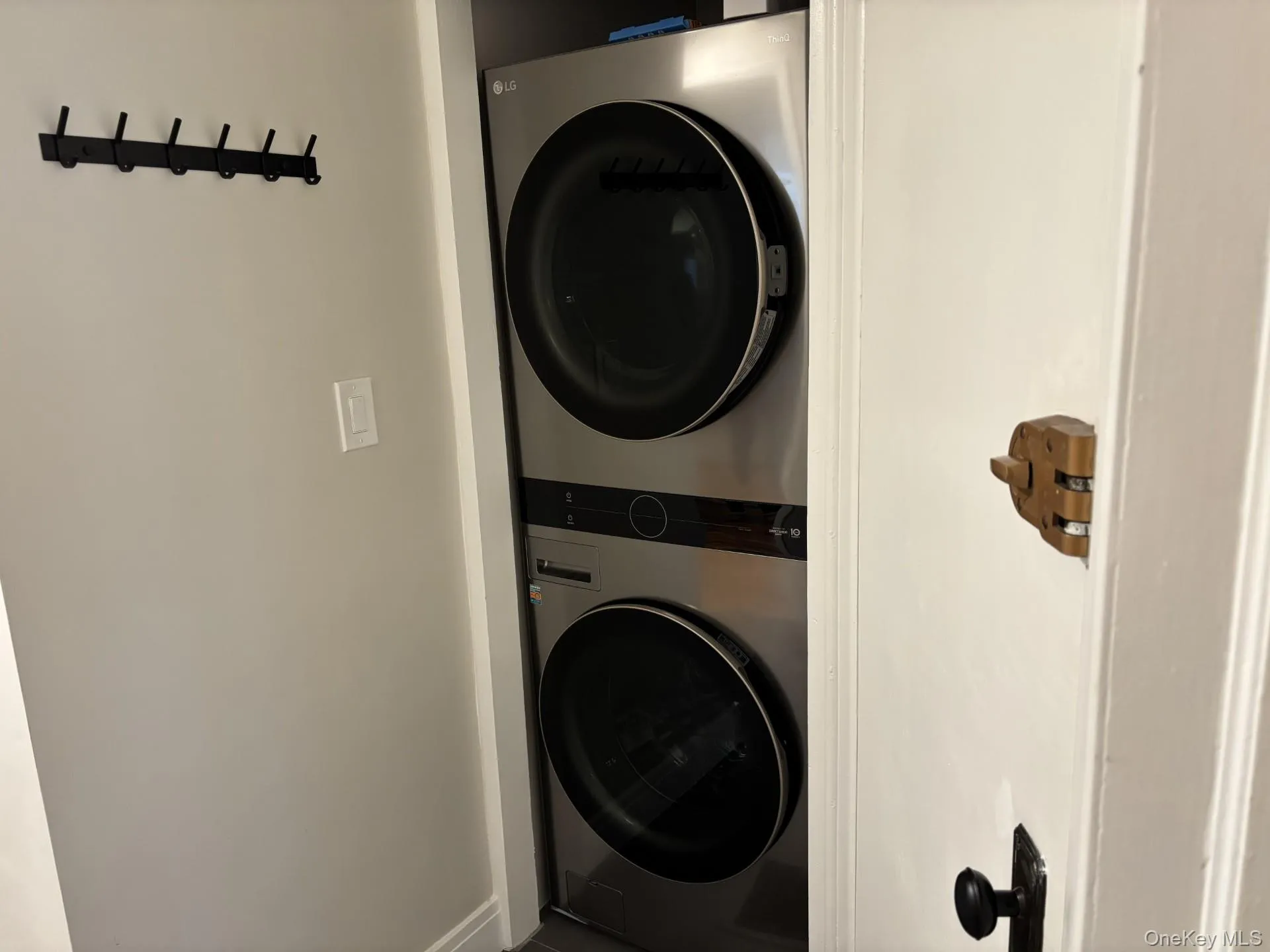 5937 57th Drive, New York, NY, 2 Bedrooms Bedrooms, 5 Rooms Rooms,1 BathroomBathrooms,Residential Lease,For Rent,57th,0,997123 5937 57th Drive, New York, NY, 2 Bedrooms Bedrooms, 5 Rooms Rooms,1 BathroomBathrooms,Residential Lease,For Rent,57th,0,997123