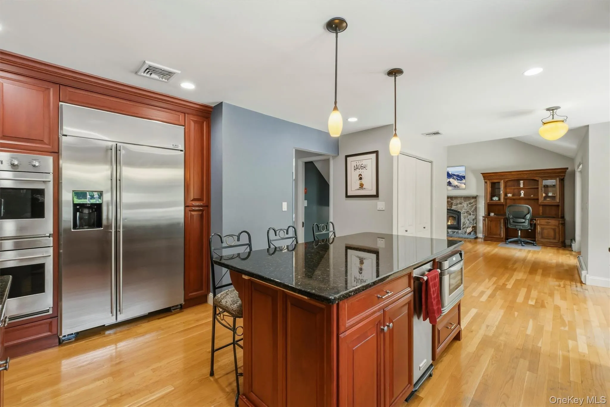 Gorgeous stainless steel appliances. Gorgeous stainless steel appliances.