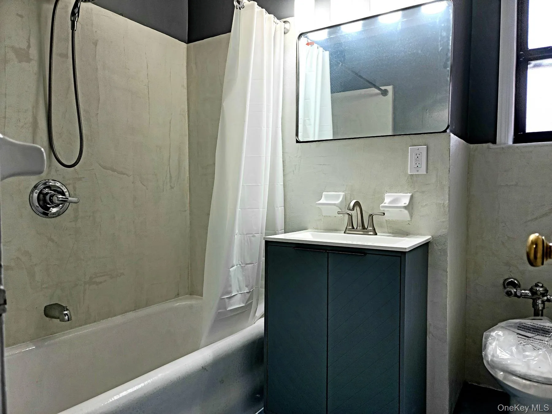 1 Broad Parkway, White Plains, NY, 1 Bedroom Bedrooms, 3 Rooms Rooms,1 BathroomBathrooms,Residential Lease,For Rent,Broad,0,997159 1 Broad Parkway, White Plains, NY, 1 Bedroom Bedrooms, 3 Rooms Rooms,1 BathroomBathrooms,Residential Lease,For Rent,Broad,0,997159