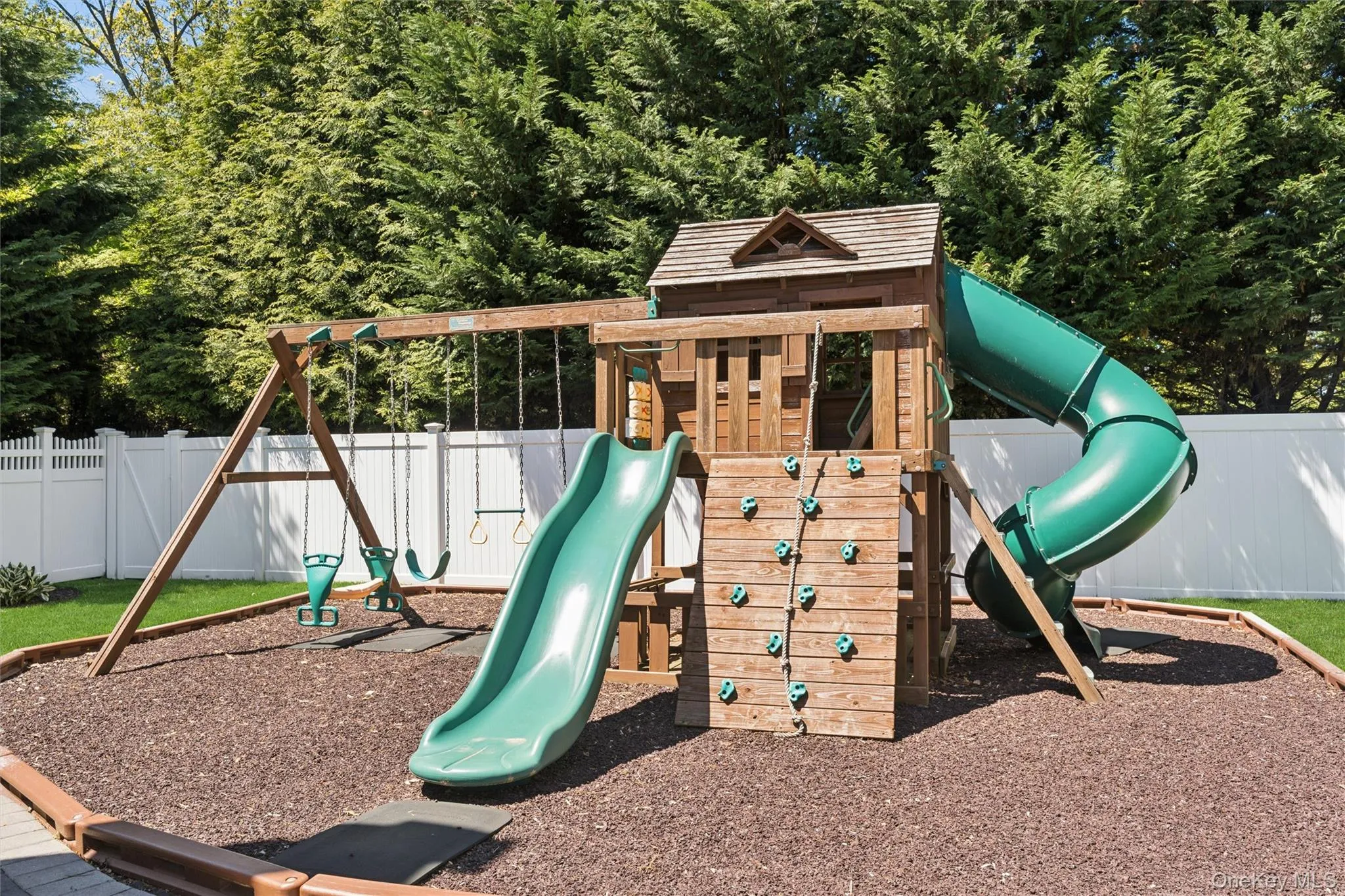 17 Erita Lane, Smithtown, NY, 4 Bedrooms Bedrooms, 8 Rooms Rooms,2 BathroomsBathrooms,Residential,For Rent,Erita,0,997166 17 Erita Lane, Smithtown, NY, 4 Bedrooms Bedrooms, 8 Rooms Rooms,2 BathroomsBathrooms,Residential,For Rent,Erita,0,997166