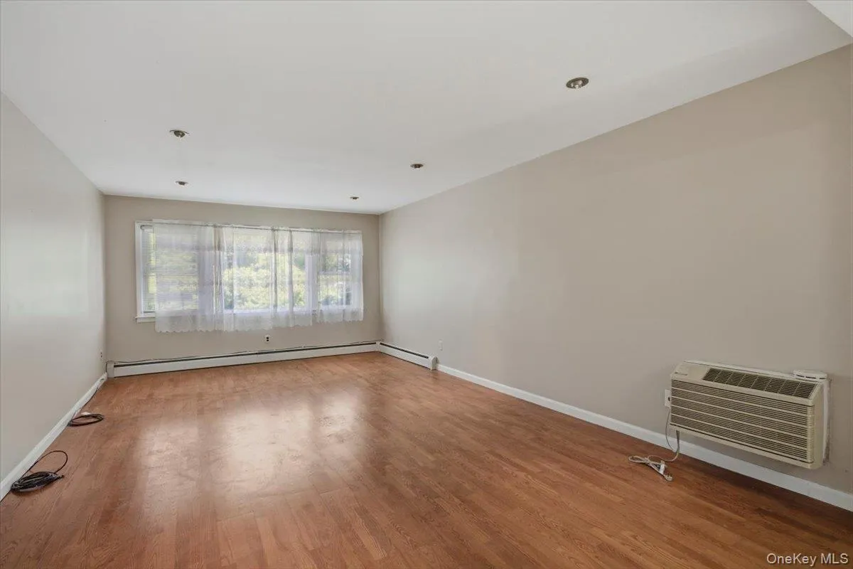 6 Belden Avenue, Yonkers, NY, 3 Bedrooms Bedrooms, 6 Rooms Rooms,2 BathroomsBathrooms,Residential Lease,For Rent,Belden,0,997195 6 Belden Avenue, Yonkers, NY, 3 Bedrooms Bedrooms, 6 Rooms Rooms,2 BathroomsBathrooms,Residential Lease,For Rent,Belden,0,997195