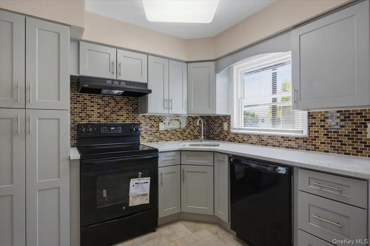 6 Belden Avenue, Yonkers, NY, 3 Bedrooms Bedrooms, 6 Rooms Rooms,2 BathroomsBathrooms,Residential Lease,For Rent,Belden,0,997195 6 Belden Avenue, Yonkers, NY, 3 Bedrooms Bedrooms, 6 Rooms Rooms,2 BathroomsBathrooms,Residential Lease,For Rent,Belden,0,997195