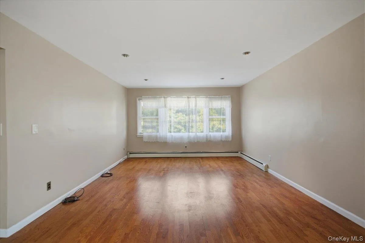 6 Belden Avenue, Yonkers, NY, 3 Bedrooms Bedrooms, 6 Rooms Rooms,2 BathroomsBathrooms,Residential Lease,For Rent,Belden,0,997195 6 Belden Avenue, Yonkers, NY, 3 Bedrooms Bedrooms, 6 Rooms Rooms,2 BathroomsBathrooms,Residential Lease,For Rent,Belden,0,997195