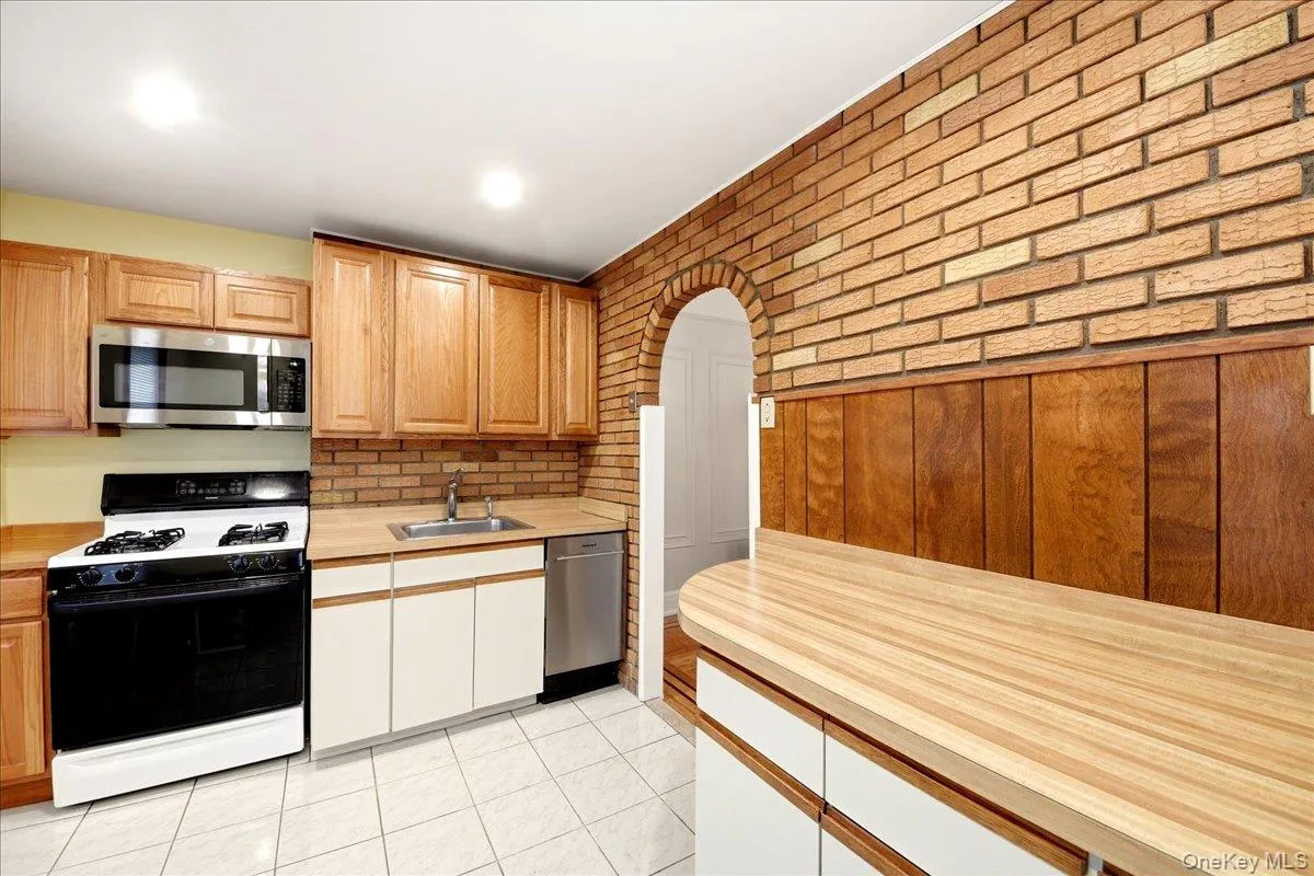 1432 Hobart Avenue, New York, NY, 3 Bedrooms Bedrooms, 6 Rooms Rooms,1 BathroomBathrooms,Residential,For Rent,Hobart,0,997203 1432 Hobart Avenue, New York, NY, 3 Bedrooms Bedrooms, 6 Rooms Rooms,1 BathroomBathrooms,Residential,For Rent,Hobart,0,997203