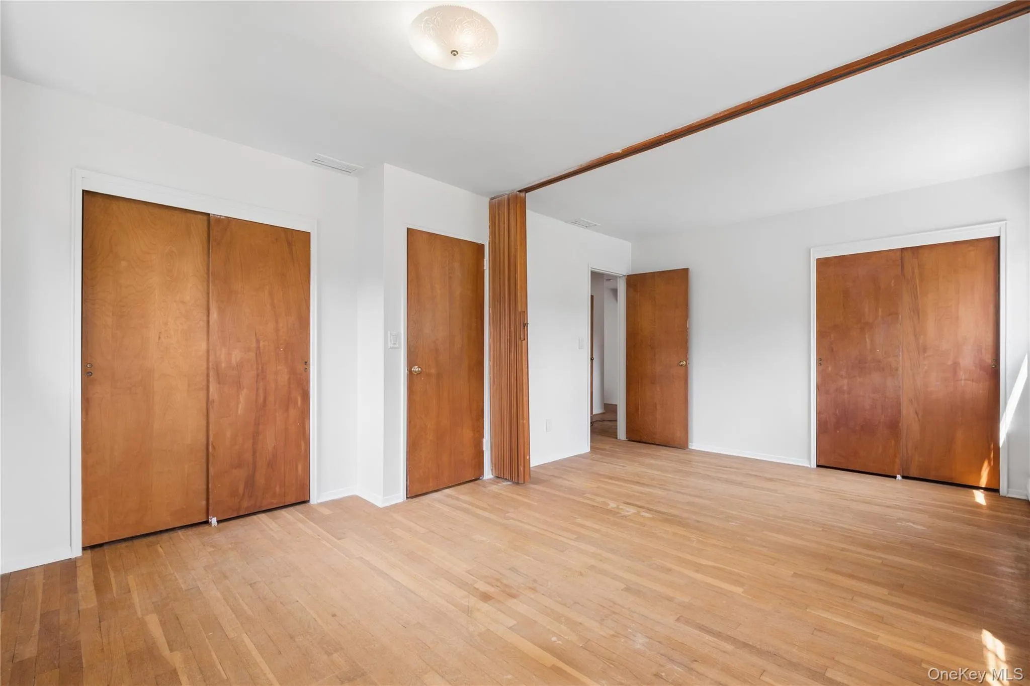 There are 2 doors from hallway so conversion to 2 separate rooms is easy There are 2 doors from hallway so conversion to 2 separate rooms is easy