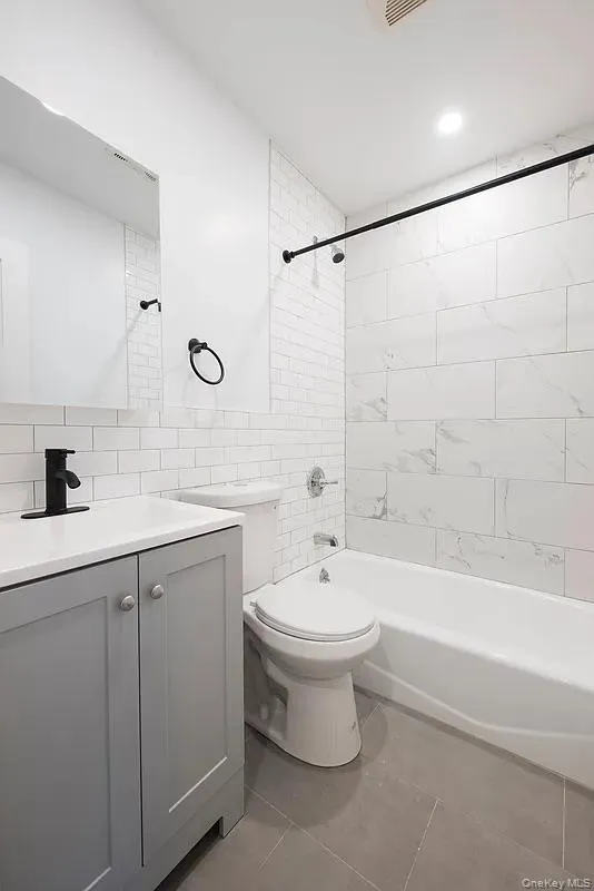 69 Avenue C, New York, NY, 2 Bedrooms Bedrooms, 5 Rooms Rooms,1 BathroomBathrooms,Residential Lease,For Rent,Avenue C,0,997239 69 Avenue C, New York, NY, 2 Bedrooms Bedrooms, 5 Rooms Rooms,1 BathroomBathrooms,Residential Lease,For Rent,Avenue C,0,997239