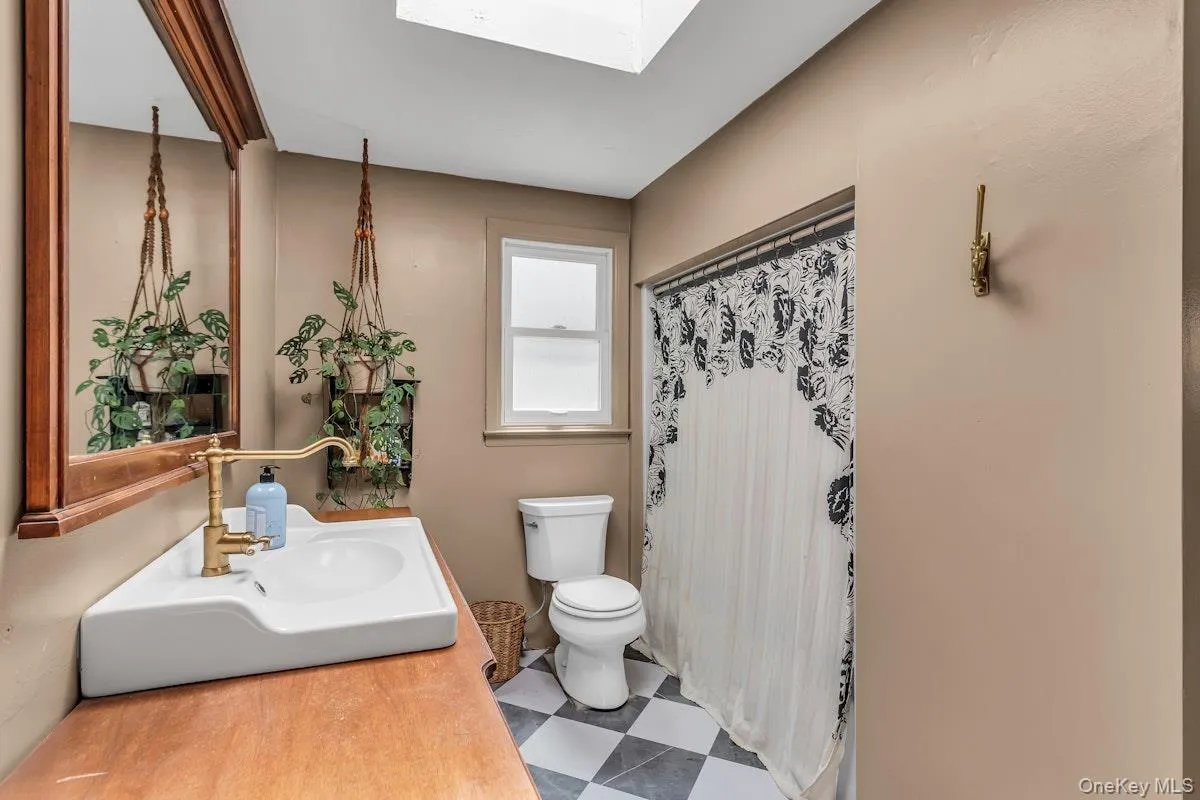 2nd Floor Full Bath (tub) 2nd Floor Full Bath (tub)