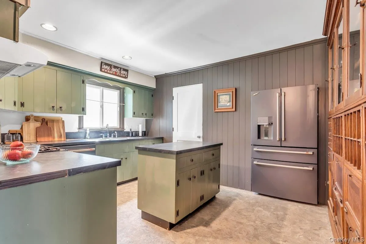 431 Cherry Avenue, Islip, NY, 4 Bedrooms Bedrooms, 8 Rooms Rooms,3 BathroomsBathrooms,Residential,For Rent,Cherry,0,997246 431 Cherry Avenue, Islip, NY, 4 Bedrooms Bedrooms, 8 Rooms Rooms,3 BathroomsBathrooms,Residential,For Rent,Cherry,0,997246