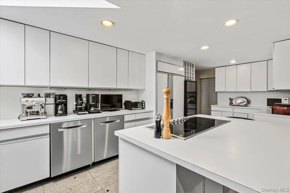 15470 Powells Cove Boulevard, New York, NY, 4 Bedrooms Bedrooms, 8 Rooms Rooms,5 BathroomsBathrooms,Residential,For Rent,Powells Cove,0,997254 15470 Powells Cove Boulevard, New York, NY, 4 Bedrooms Bedrooms, 8 Rooms Rooms,5 BathroomsBathrooms,Residential,For Rent,Powells Cove,0,997254