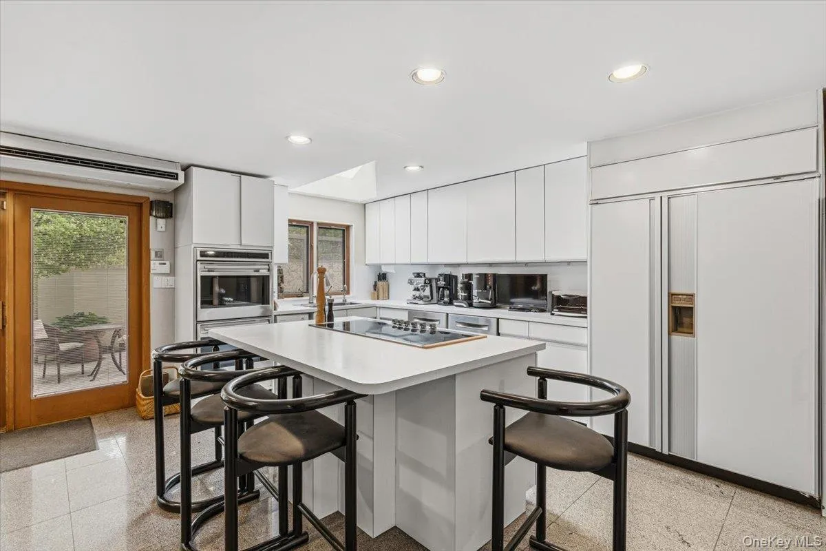 15470 Powells Cove Boulevard, New York, NY, 4 Bedrooms Bedrooms, 8 Rooms Rooms,5 BathroomsBathrooms,Residential,For Rent,Powells Cove,0,997254 15470 Powells Cove Boulevard, New York, NY, 4 Bedrooms Bedrooms, 8 Rooms Rooms,5 BathroomsBathrooms,Residential,For Rent,Powells Cove,0,997254